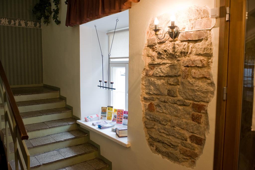 Oldhouse Hostel Tallinn Buitenkant foto