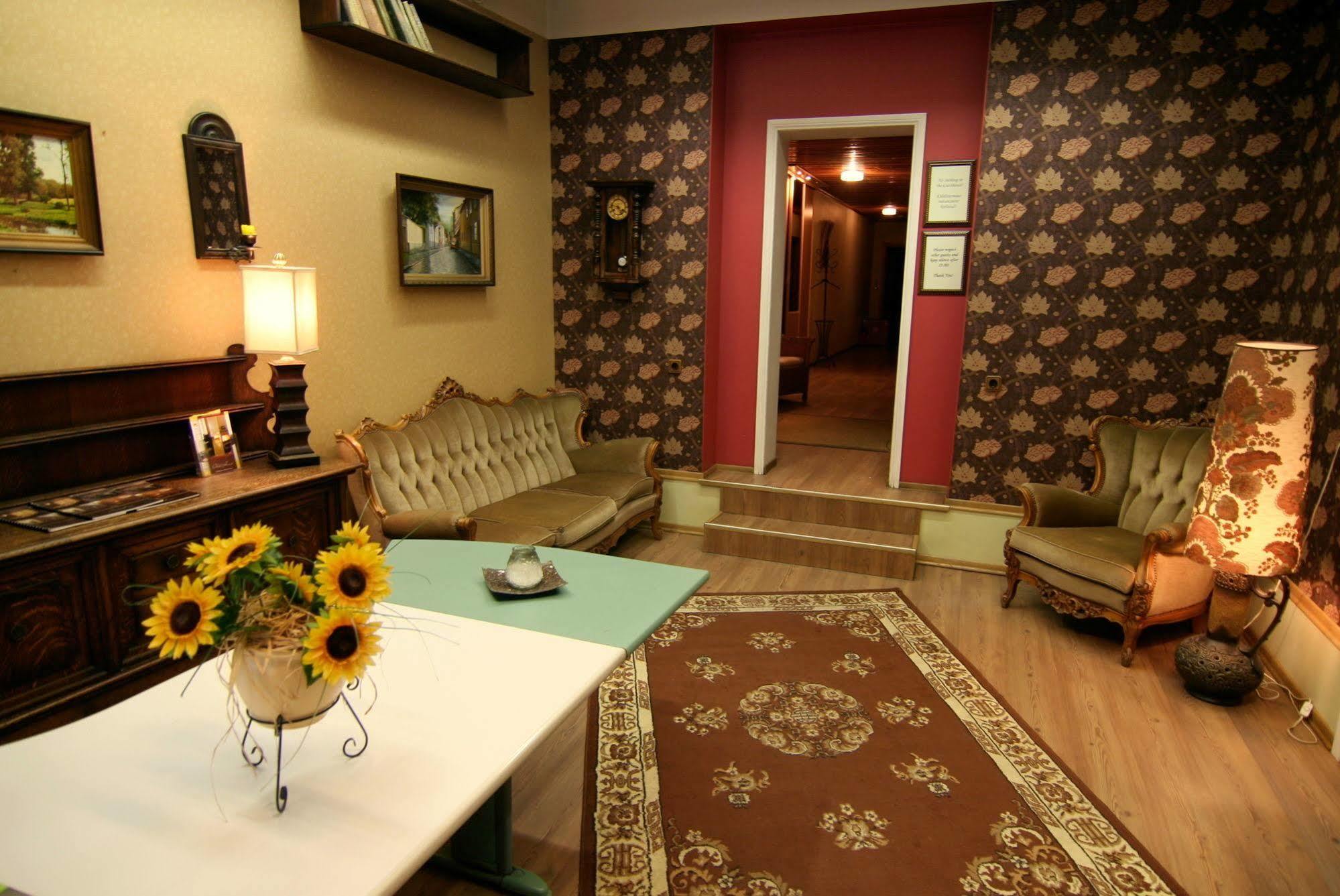 Oldhouse Hostel Tallinn Buitenkant foto