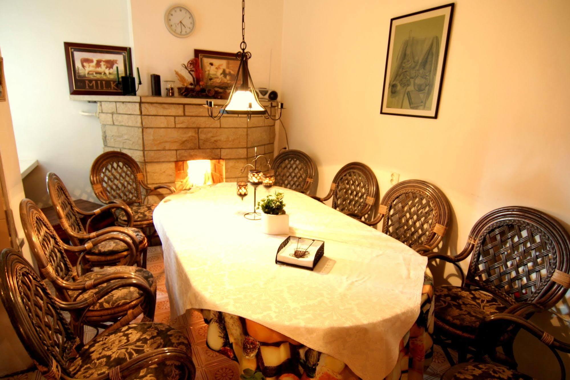 Oldhouse Hostel Tallinn Buitenkant foto