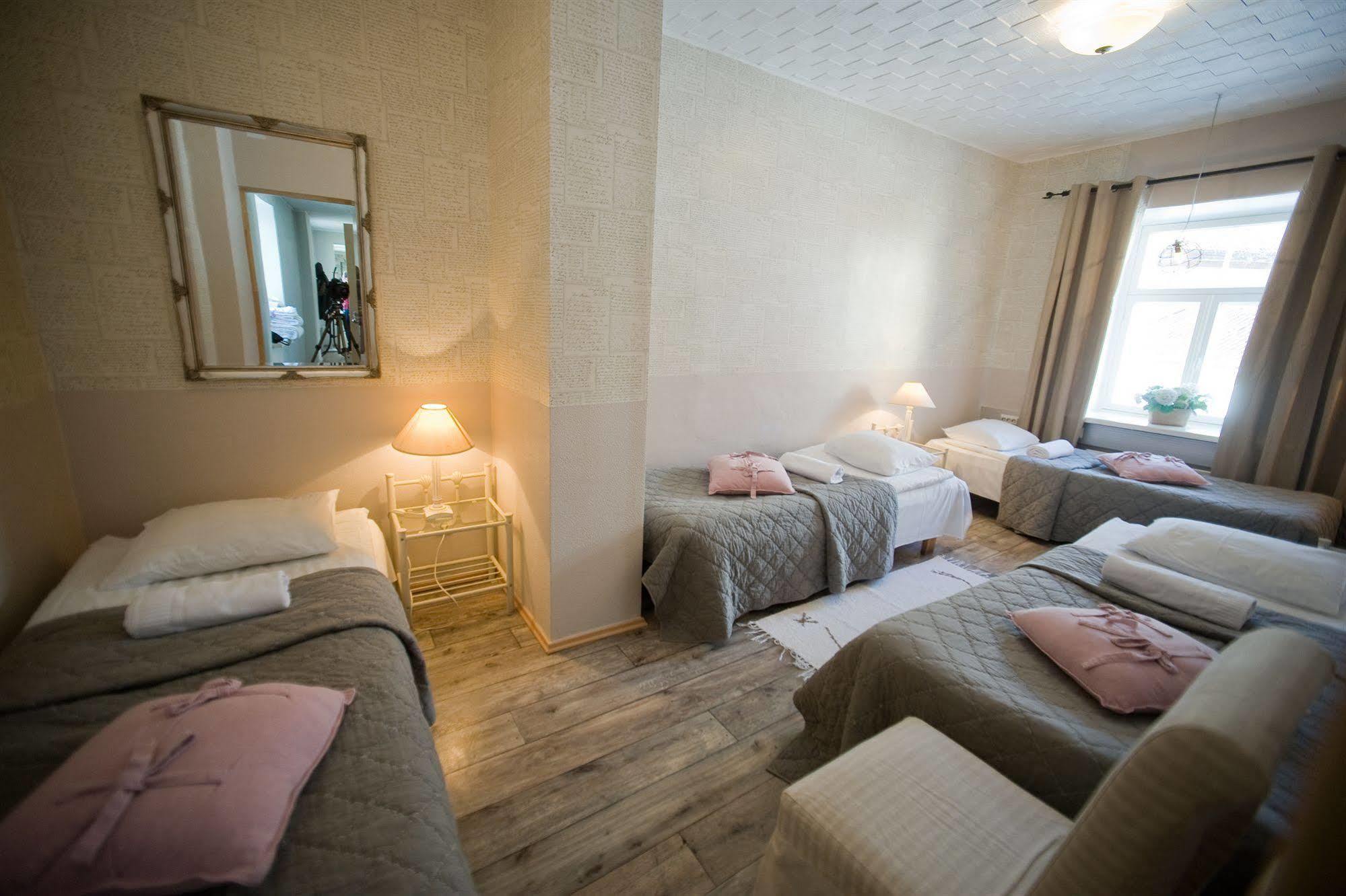 Oldhouse Hostel Tallinn Buitenkant foto